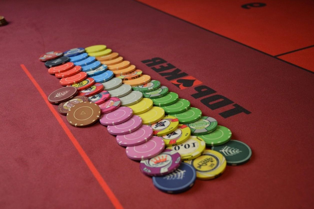 Guests playing blackjack at Dreamadventureau